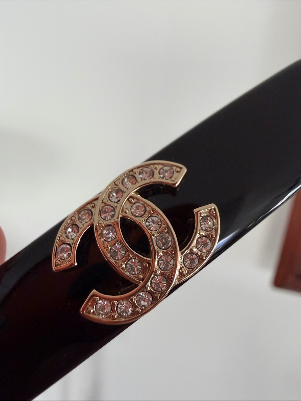 CHANEL Black Resin Hair Clip with Gold Crystal CC Logo - Picture 3 of 7